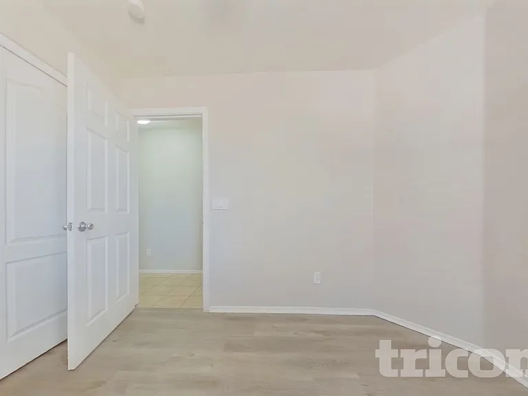 2215 S 83rd Ln — Photo 13