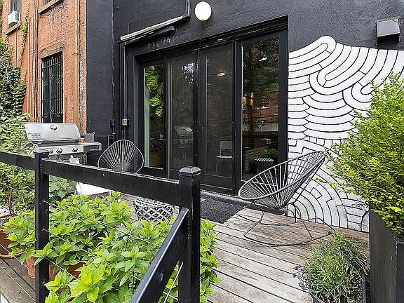 4th image of 477 Waverly Ave #2