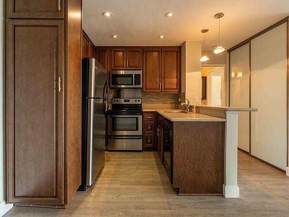 3rd image of 4600 Lamont St #306