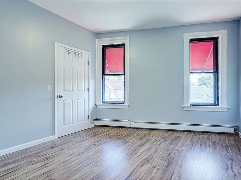 90 Henrietta St #4 — Photo 9