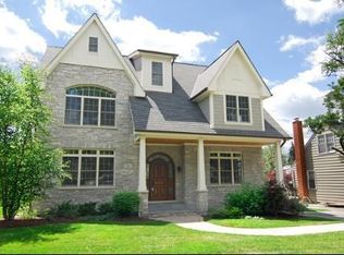 15 Chestnut Ave, Clarendon Hills, IL 60514