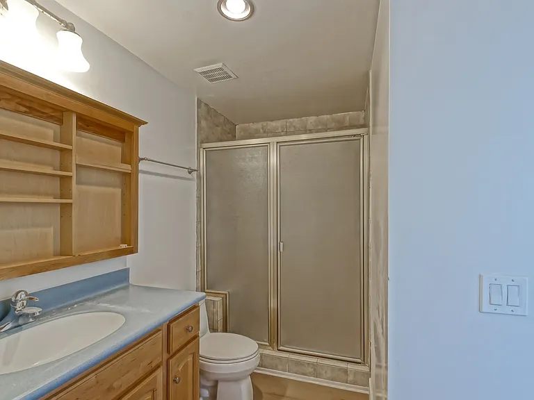 1720 Ardmore Ave #301 — Photo 25