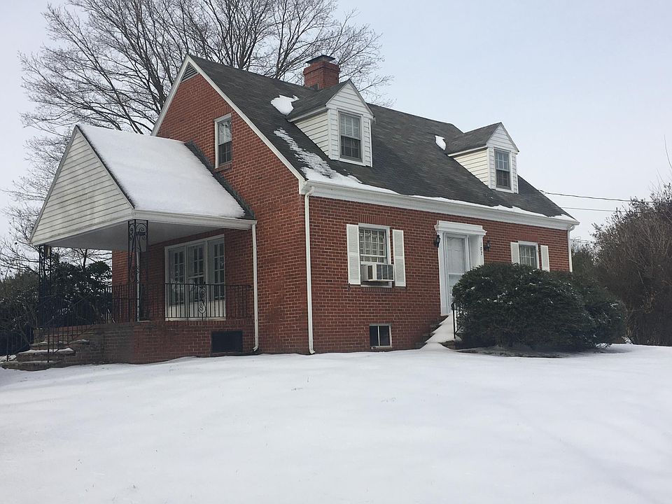 2nd image of 107 Morven Park Rd NW