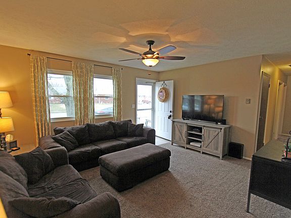 4th image of 1515 Amesbury Ct