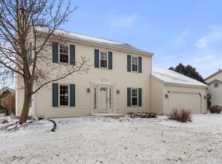 1138 Carlee Ann Ln, Pewaukee, WI 53072