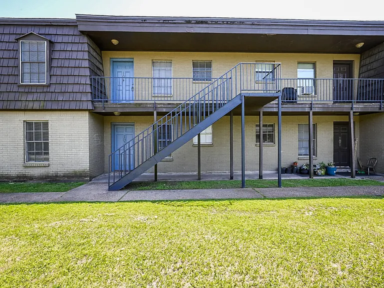 1518 East Ave — Photo 40