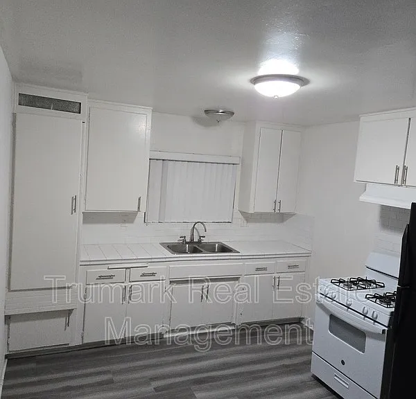 4335 Toland Way #9 — Photo 1