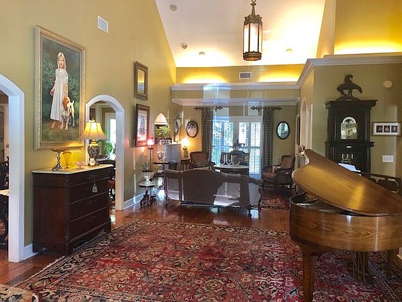 4th image of 2021 Myrtlewood Dr