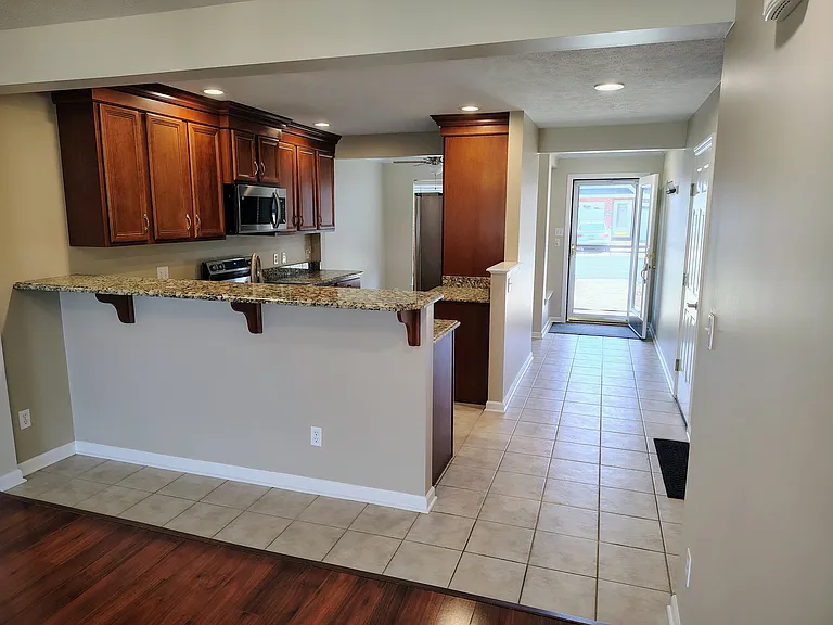 10557 Castle Ln — Photo 6