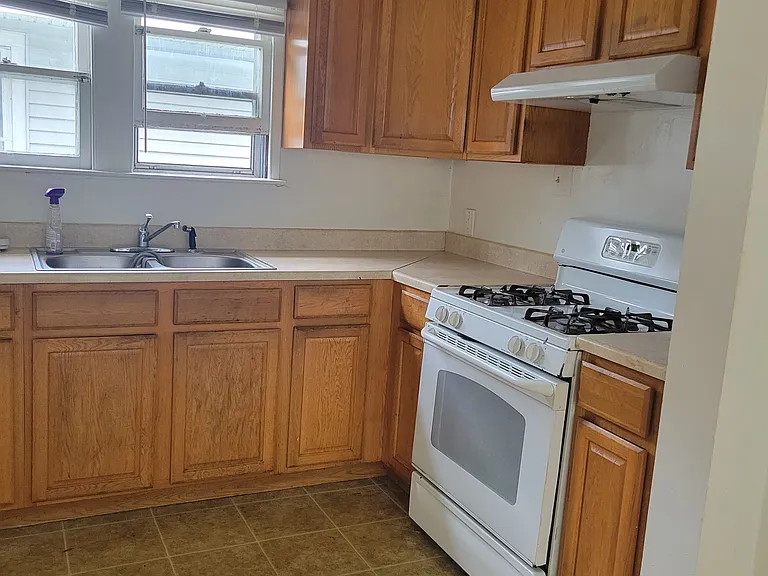 193 Beach St — Photo 6