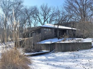 2608 Gene Field Rd, Saint Joseph, MO 64506