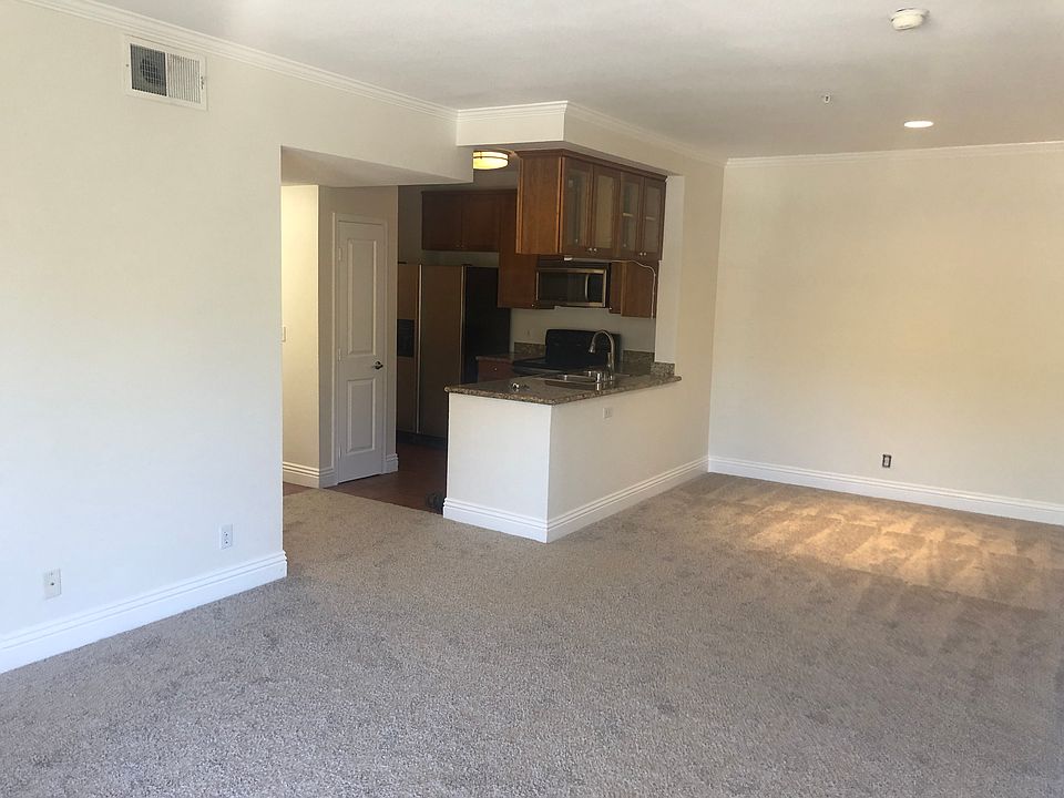 1st image of 22681 Oakgrove Unit 125
