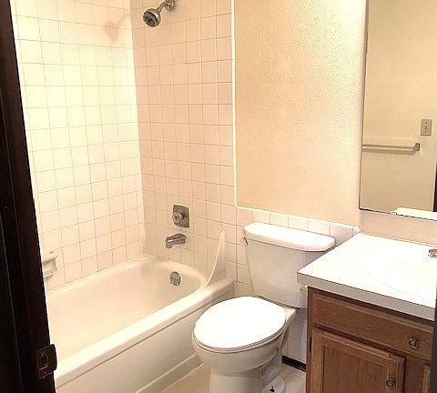 5th image of 7401 Fauntleroy Way SW
