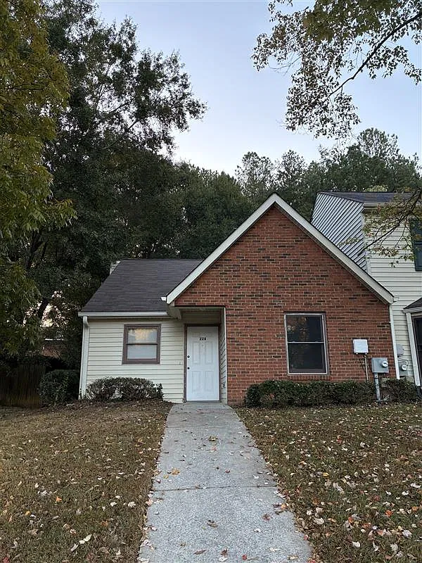 2 bed, $1,400 — Photo 1