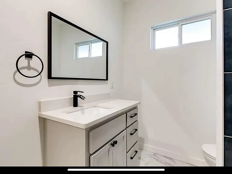1904 W Park Pl — Photo 15