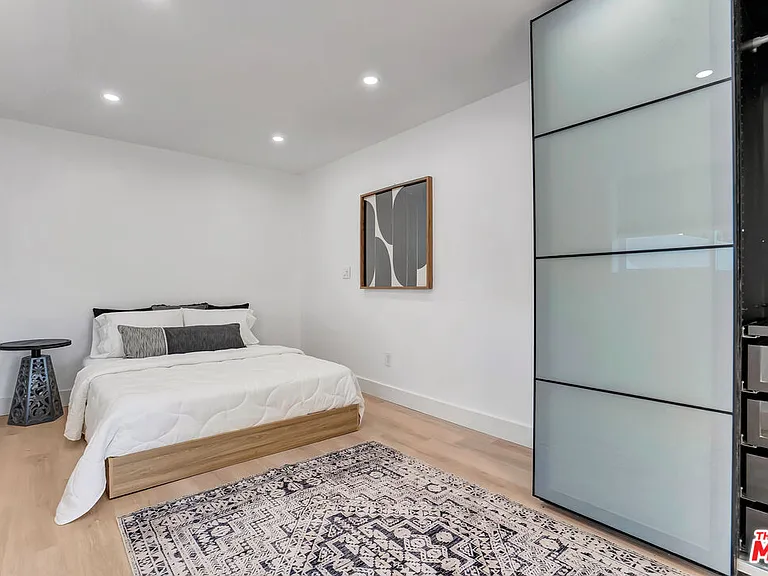 1145 S Longwood Ave — Photo 37