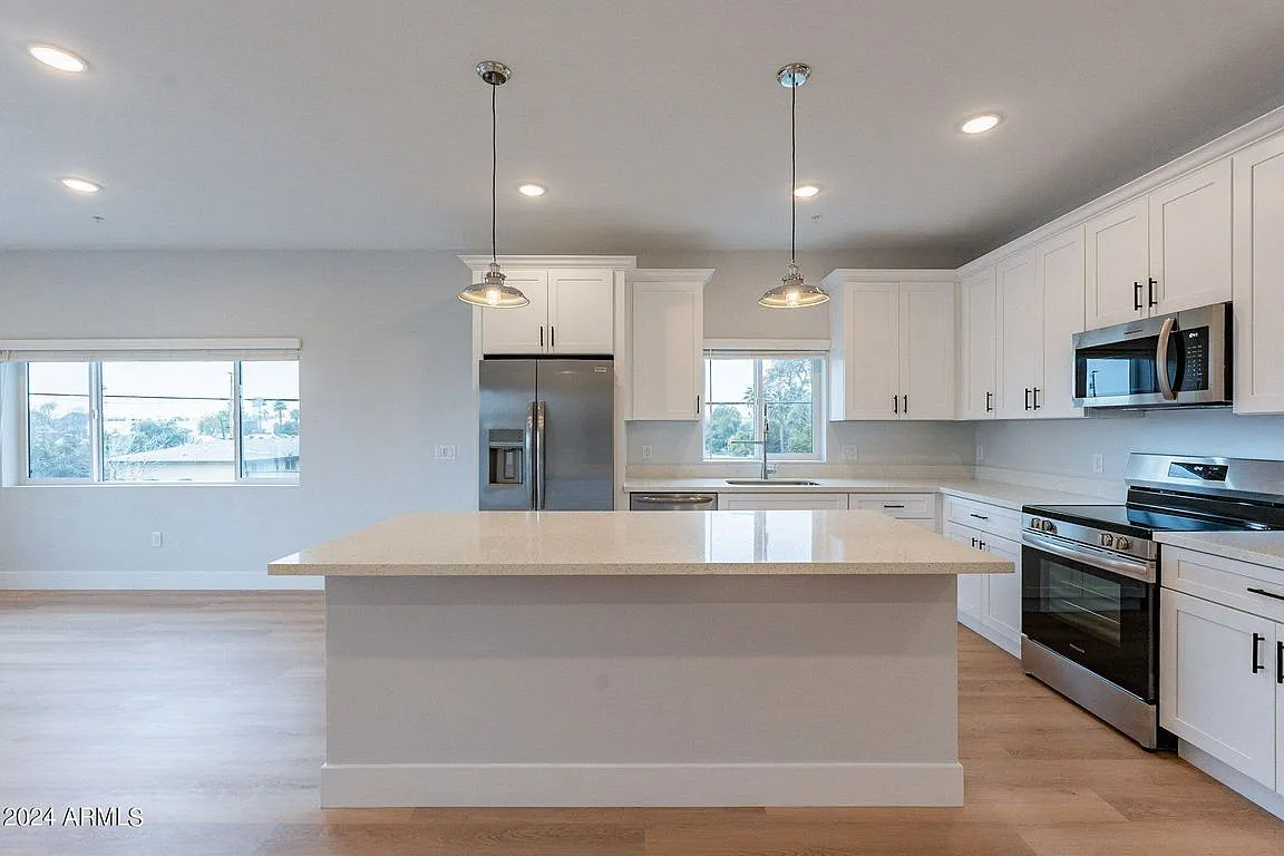 3 bed, 2.5 bath, 1800 sqft, $2,354 — Photo 4