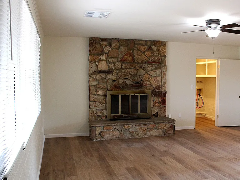 903 Green Ln — Photo 4