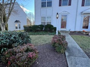 433 Hollybrook Ridge Ln, Richmond, VA 23223