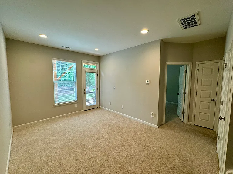 Living area (1st Floor)