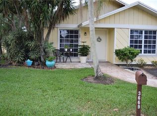 3669 W Bell Dr, Davie, FL 33328