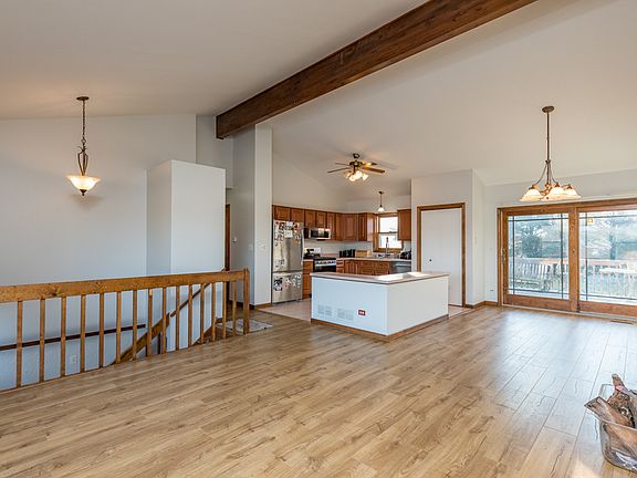 4th image of 42796 Washington Ave