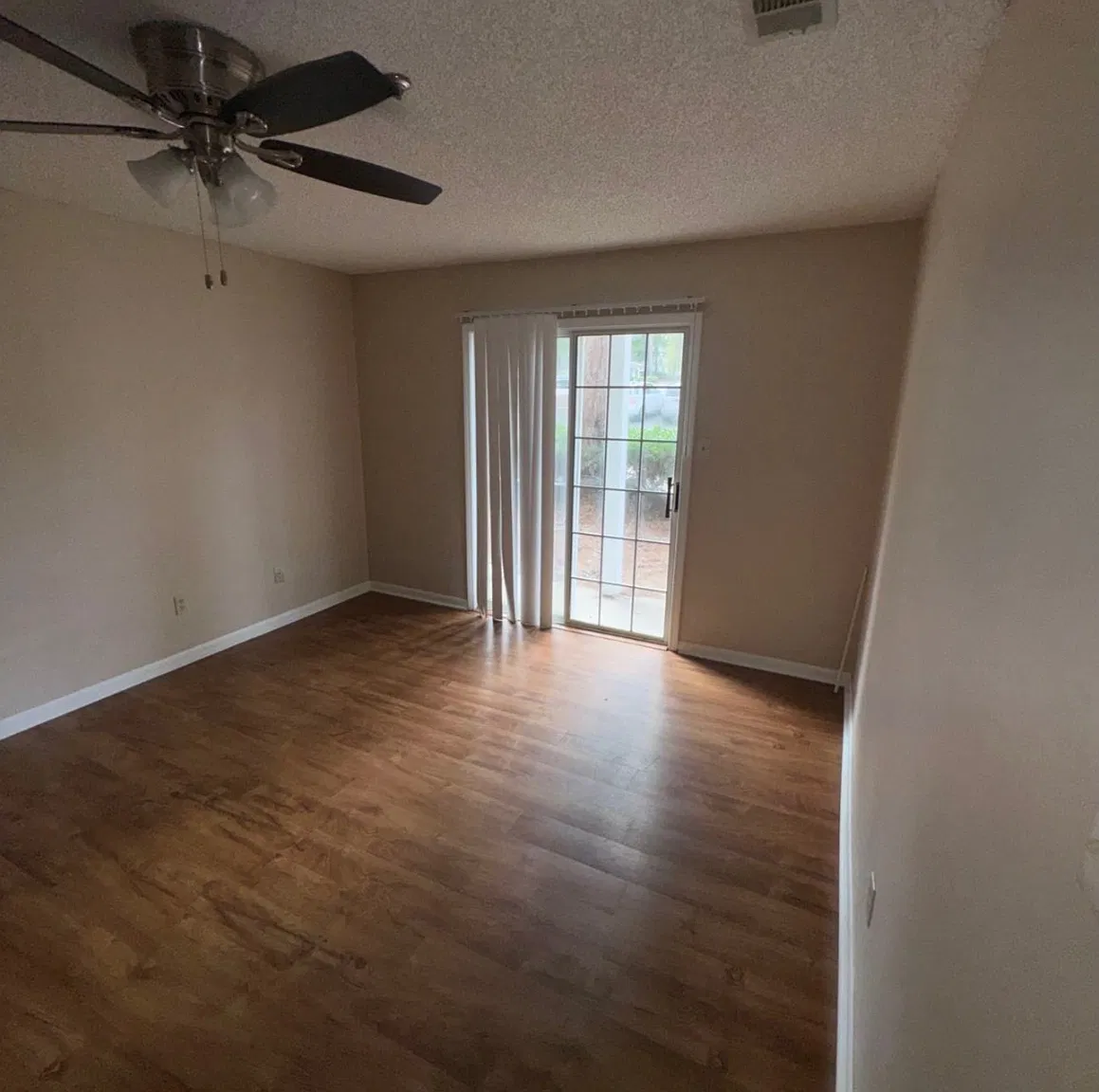 3 bed, 1350 sqft, $1,400 — Photo 2