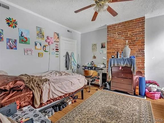 2nd image of 1305 W Cary St #2