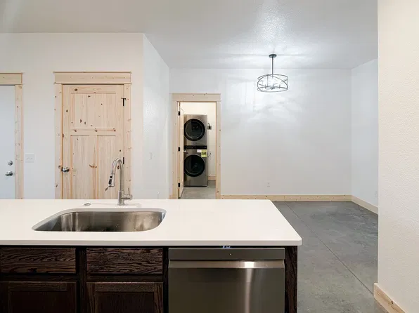 665 Valley View Dr, Sheridan, WY 82801