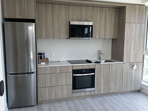 3rd image of 25 Cordova Ave #1405
