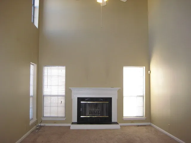 4 bed, 2.5 bath, 2074 sqft, $2,485 — Photo 2