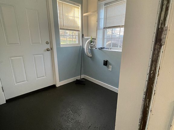 inside mud/laundry room - washer dryer hookup