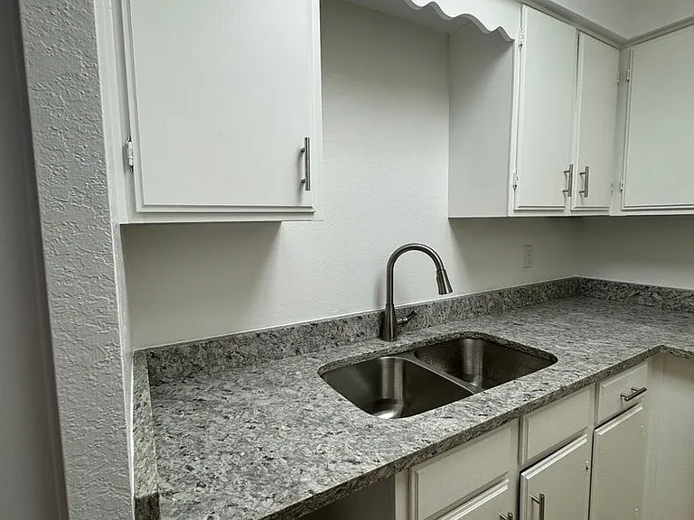 Just remodeled Beautiful small community has a one bedroom one bathroom available! — Photo 14