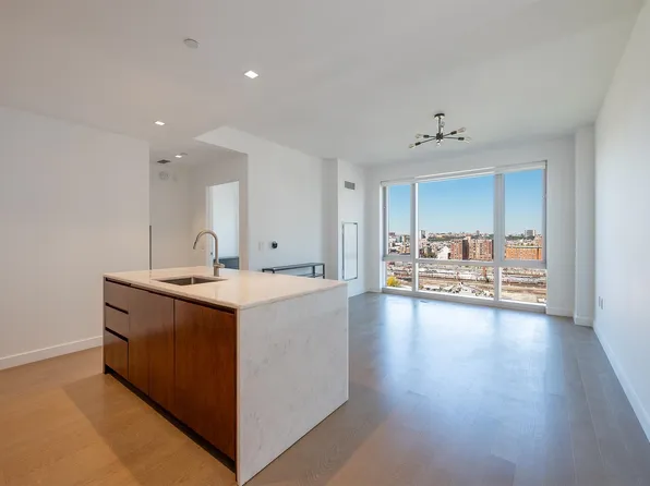 75 Park Lane South image 1 of 23