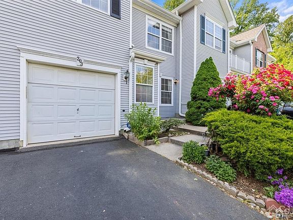 2nd image of 203 Wellington Park Dr