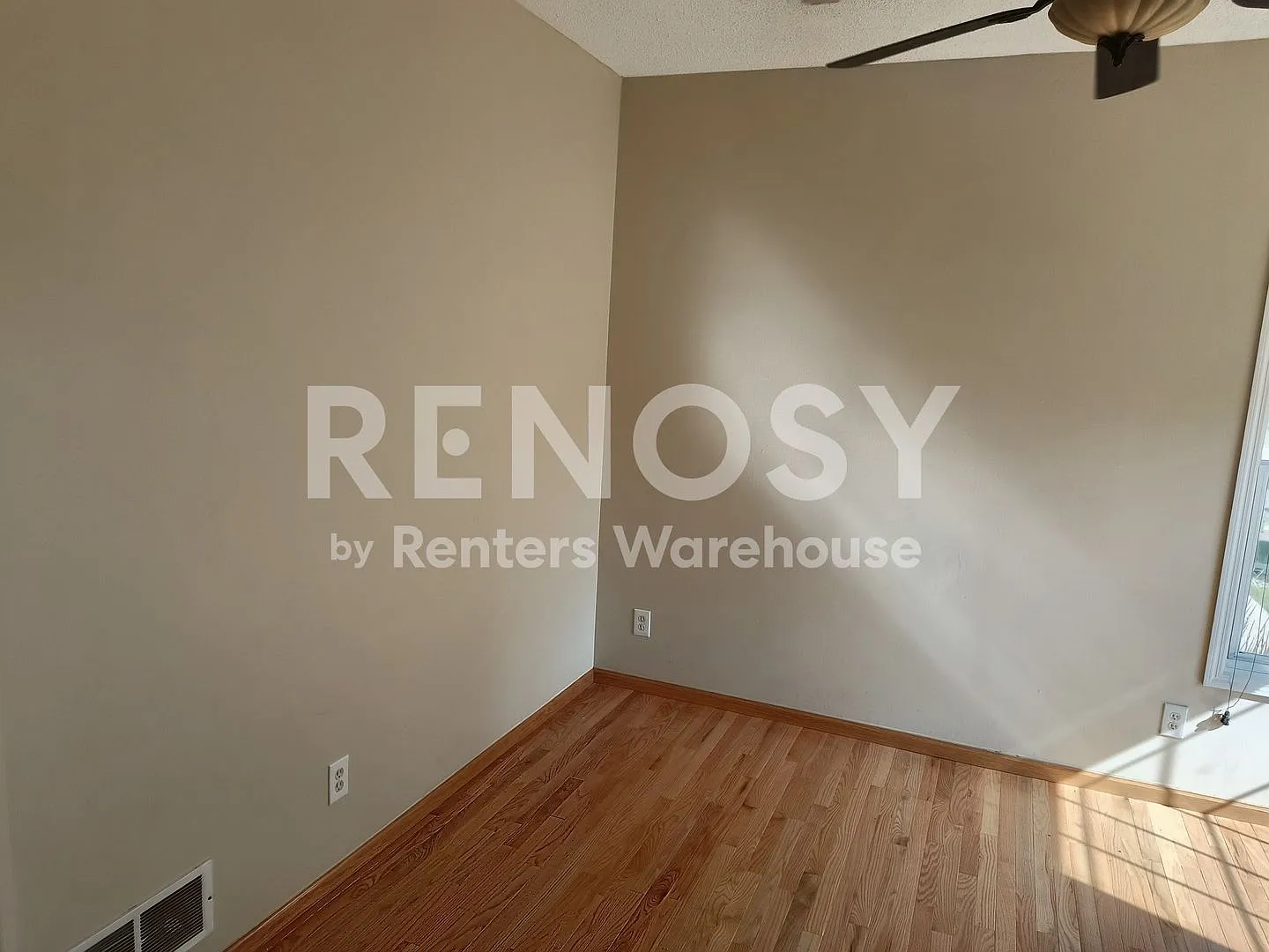 4BD/3.5BA Townhome in Apple Valley Available Now! — Photo 4
