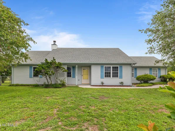 401 Foxtrace Lane, Hubert, NC 28539