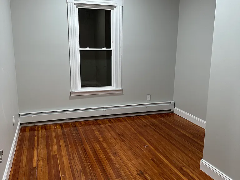 342-344 Sigourney St — Photo 7