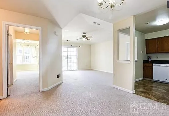 1335 Waterford Dr — Photo 7