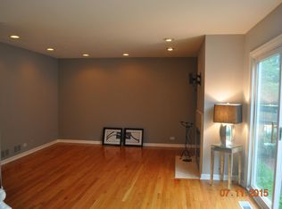 901 Providence Ln, Buffalo Grove, IL 60089