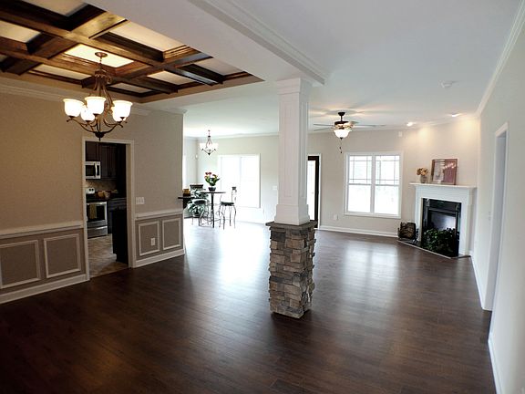 4th image of 597 Wood Valley Dr
