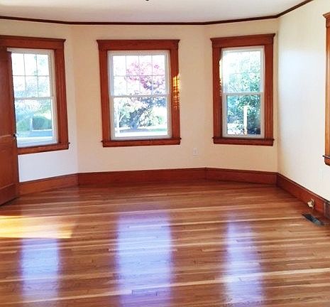 4th image of 449 Pleasant St #1