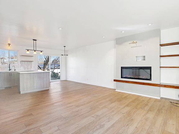 3rd image of 569 E Aloha Ln