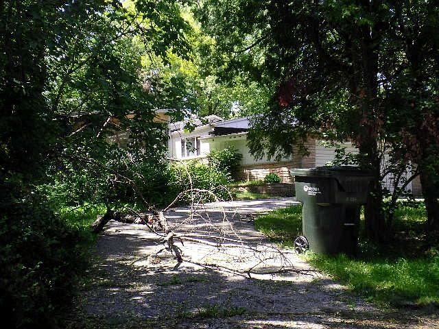 2nd image of 2918 E Bonnie Brook Ln