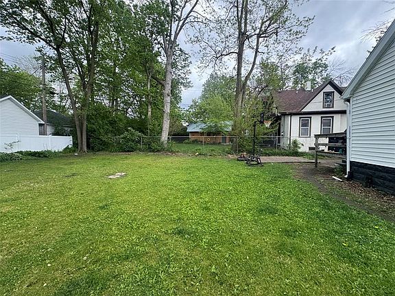 4th image of 1022 E Madison Street