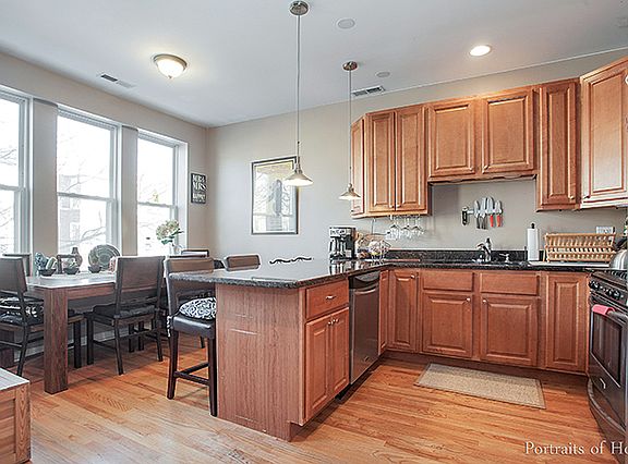 4th image of 2941 W Belle Plaine Ave #2C
