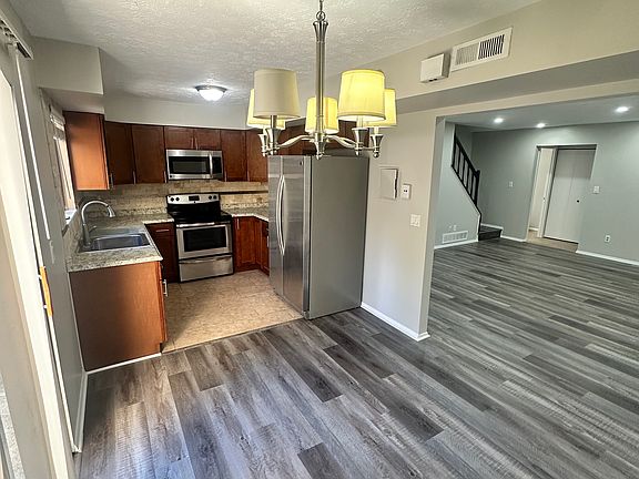 5th image of 4460 Periwinkle Ln #1