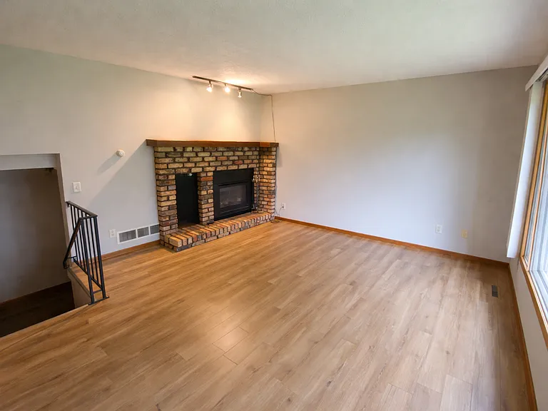 14248 Hemlock Ct N — Photo 3