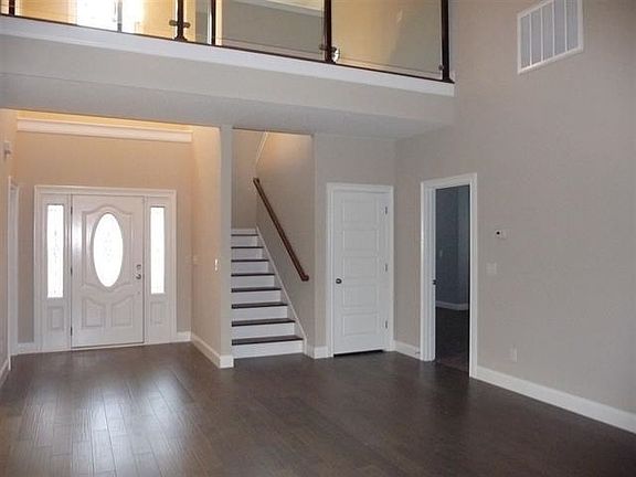 3rd image of 107 Hawks Nest Dr