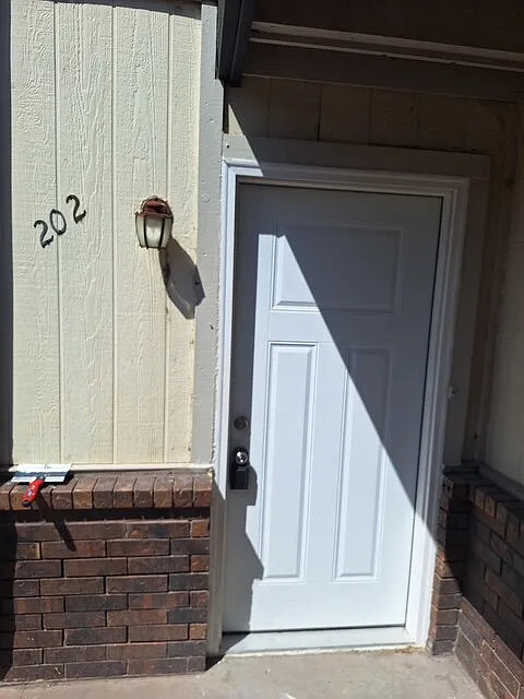 2 bed, 1.0 bath, $900 — Photo 1
